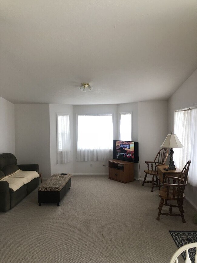 Building Photo - Cute Home For Rent In Rexburg