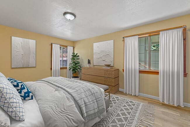 Building Photo - 475 Riverview Dr