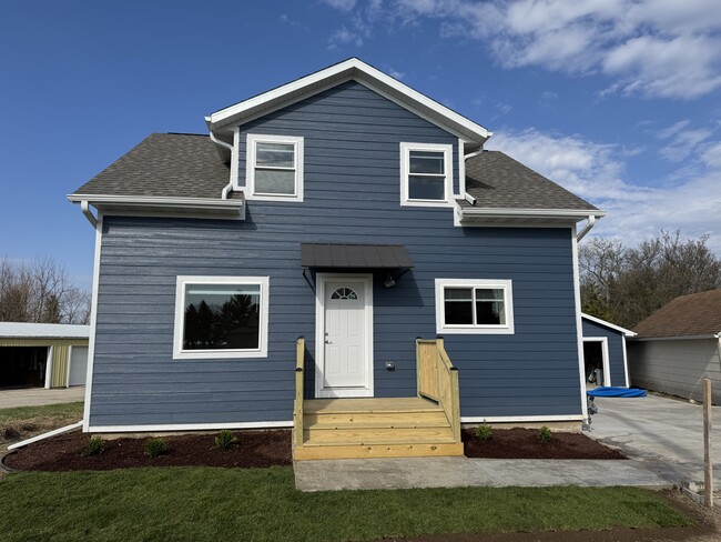 Building Photo - 4944 WI-175