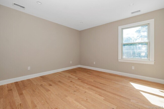 Building Photo - 58 Marion Dr