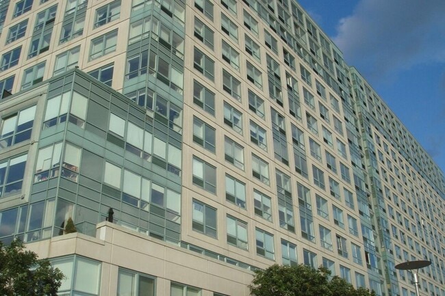Building Photo - 446 Kent Ave