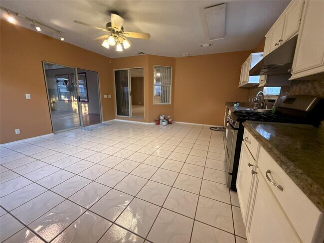 Building Photo - 13720 Greinert Dr