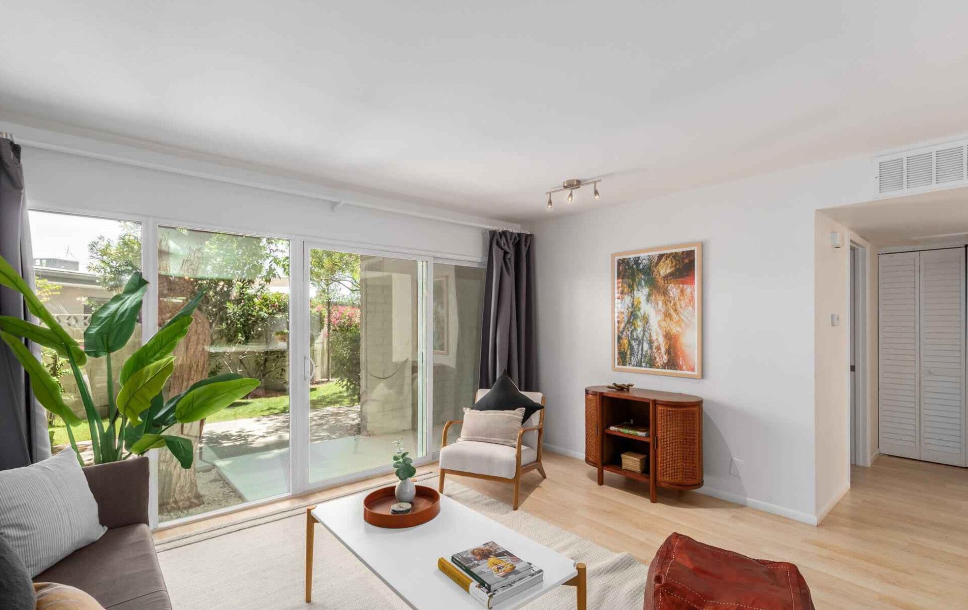 Building Photo - 4352 N 36th Plz