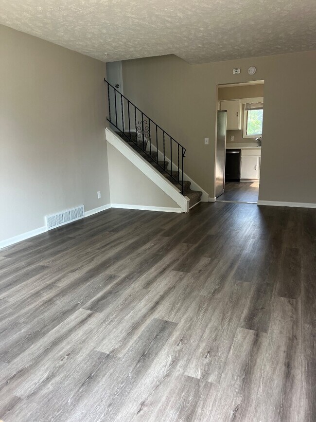 Building Photo - 11224 Roxbury Dr