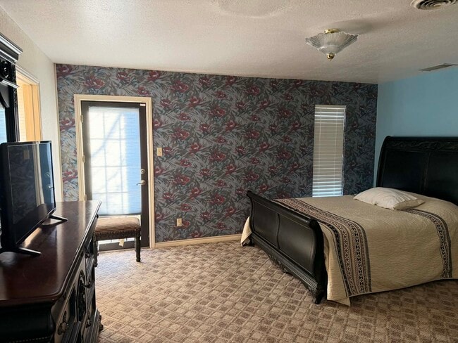 Building Photo - 1609 Westwind Dr