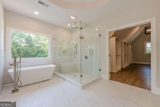 Building Photo - 2555 Chattahoochee Ln