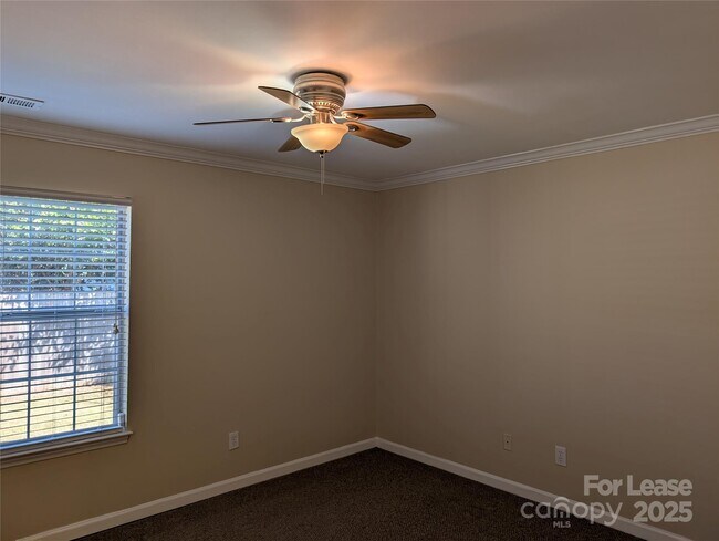 Building Photo - 125 Foxglove Dr
