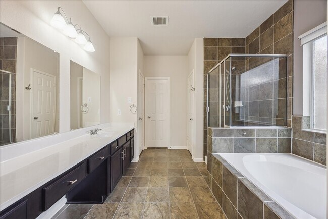 Building Photo - 6538 Wilshire Fern