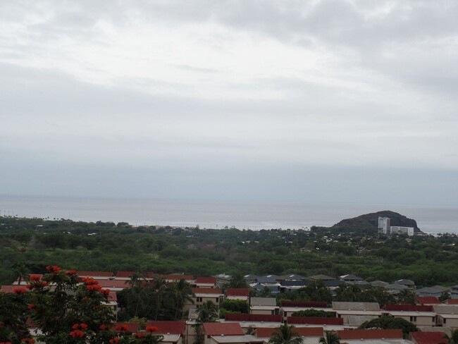 Building Photo - Makaha Valley Towers