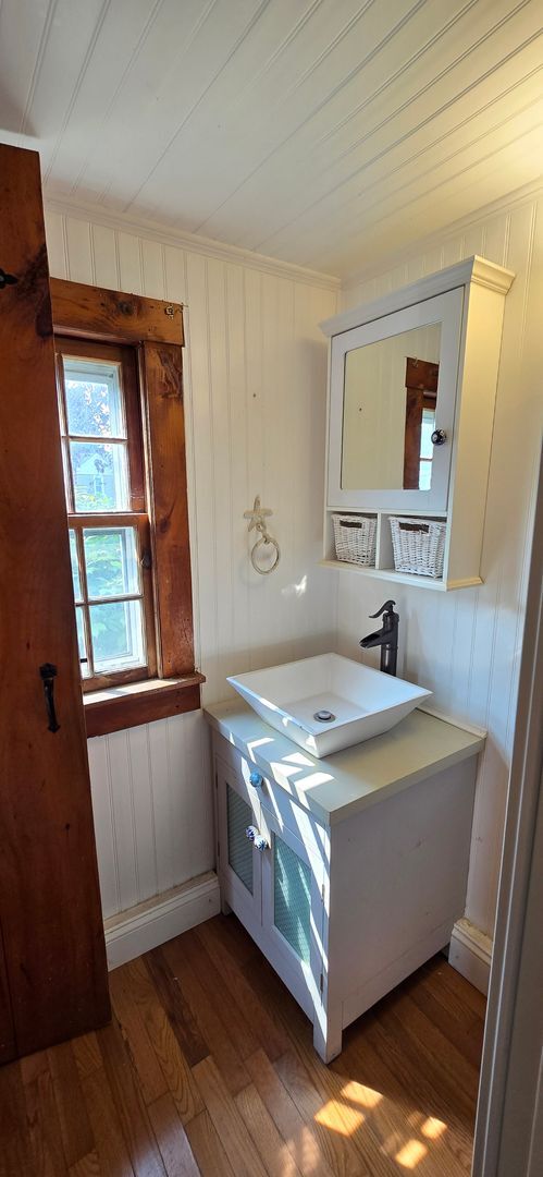 Building Photo - Cottage style studio unit for one adult only.