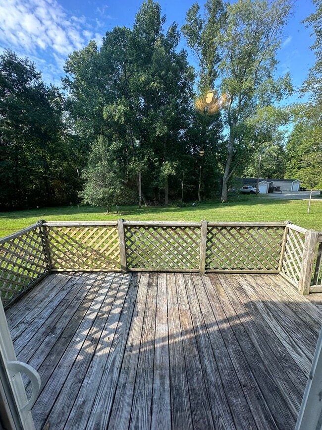 Building Photo - Updated 2BR Duplex with Garage & Yard – Co...