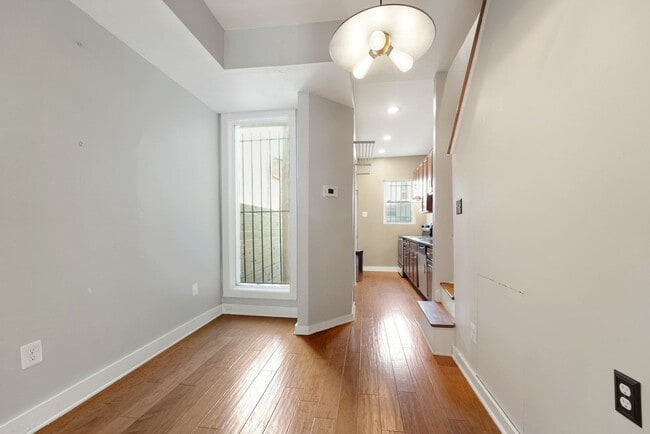 Building Photo - 2 Bedroom 1 Bathroom Townhouse // H-Street...