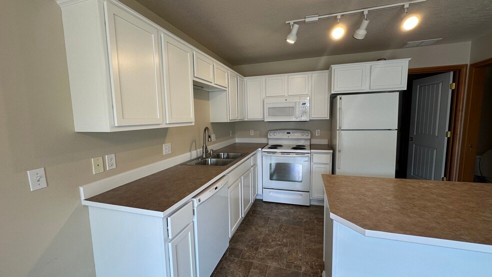 Building Photo - 1374 Kaleigh Ct
