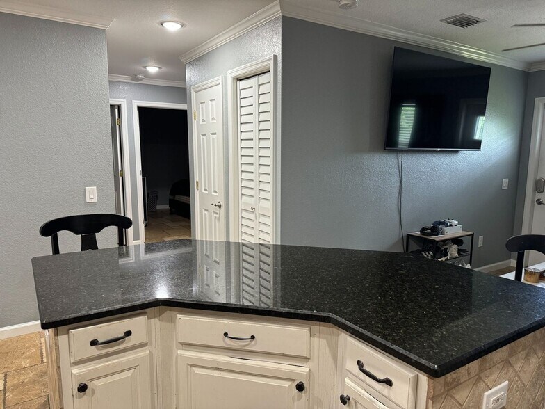 Building Photo - 508 Garden Dr N