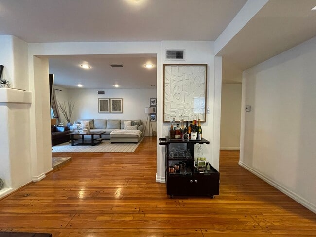 Building Photo - Large home with private yard