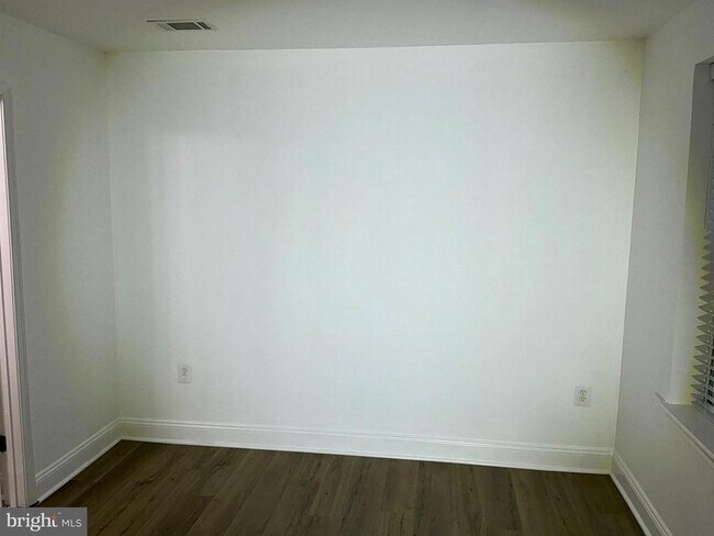 Building Photo - 10003 Vanderbilt Cir