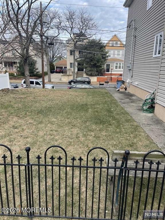 Building Photo - 154 Maple Ave