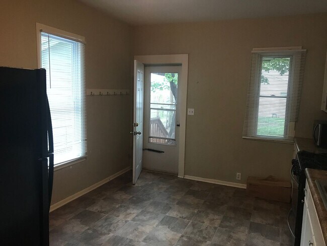 Building Photo - 1616-18 Emerson Ave N