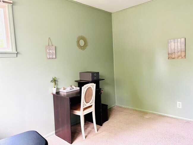 Building Photo - 1117 Kay Pkwy