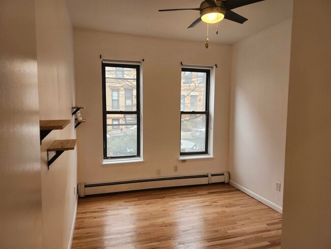 Building Photo - 208 Willow Ave