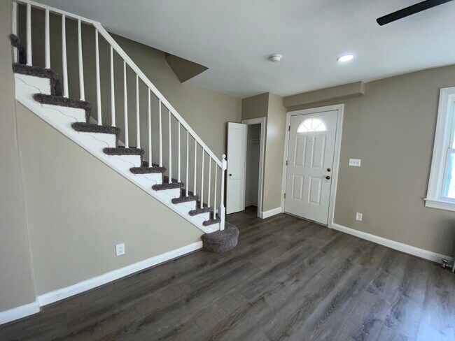 Building Photo - 41 N Kossuth St