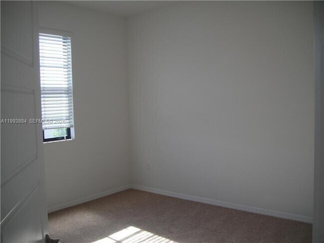 Building Photo - 655 NE 193rd St