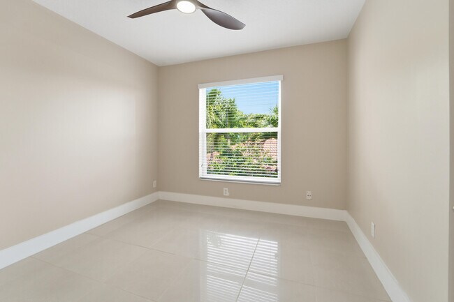 Building Photo - 1780 Pierside Cir