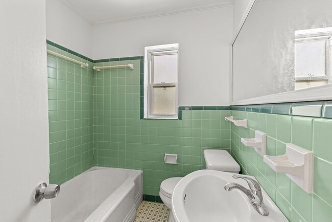 Building Photo - Charming & Newly Renovated 4 Bedroom 2 Bat...