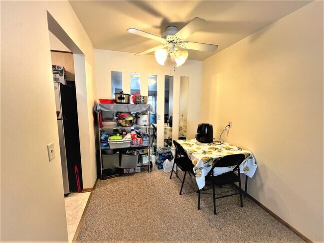 Building Photo - 318 Island Dr