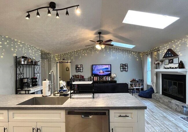 Building Photo - 627 Dowfield Dr