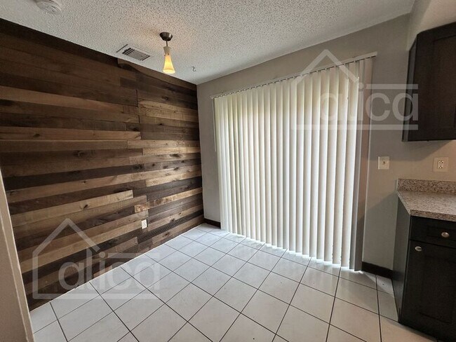 Building Photo - 3282 Oak Lake Pl