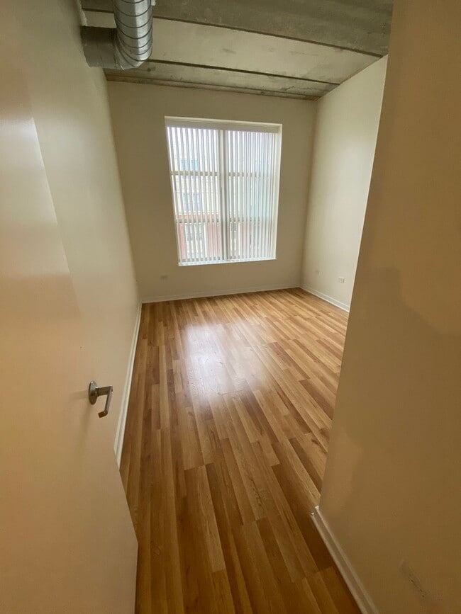 Building Photo - 647 Metropolitan Way