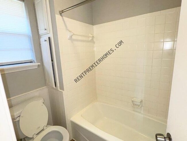 Building Photo - 11629 Kings Cir