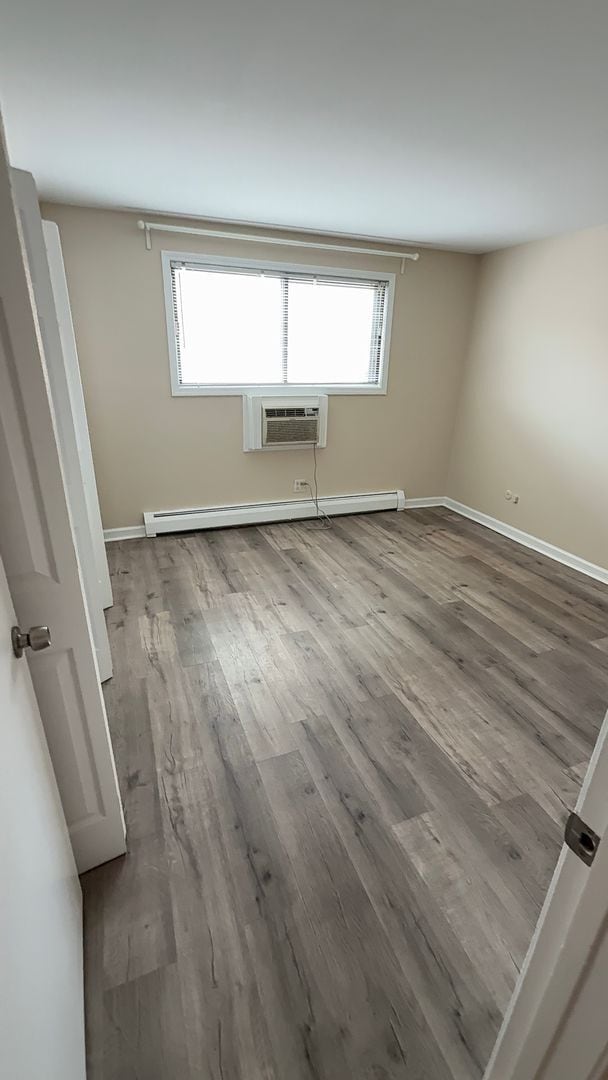 Building Photo - 2 Bed Condo Near O'Hare