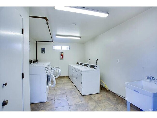 Building Photo - 1116 E Palmer Ave