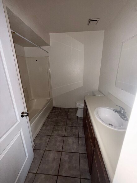 Building Photo - 21239 Madre St
