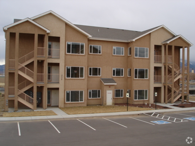 Building Photo - Bentley Commons Apartments