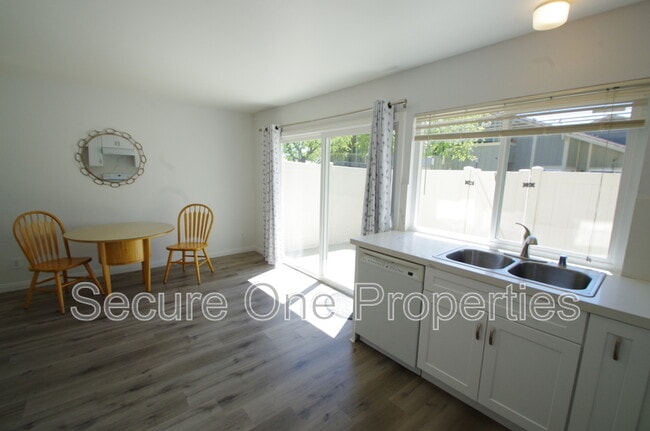 Building Photo - 491 Serento Cir