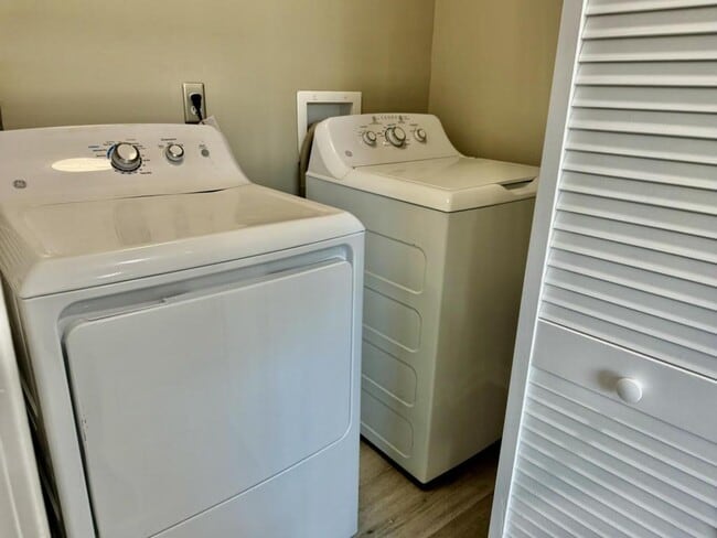 Building Photo - 520 Wainwright Ave