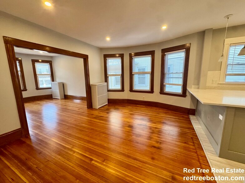 Building Photo - 69 Turner St