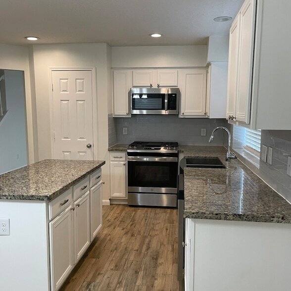 Building Photo - 18143 Holly Forest Dr
