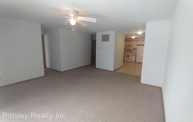 Building Photo - 3 br, 3 bath Apartment - 1067 Regent Drive