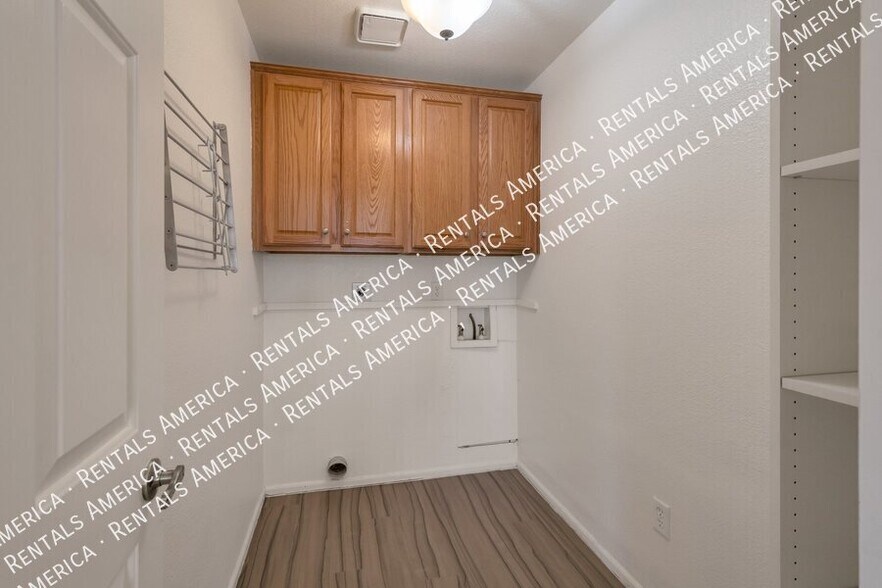 Building Photo - 3407 N Hartford St