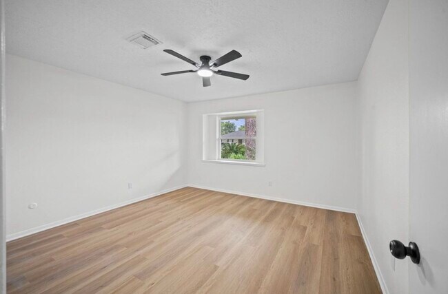 Building Photo - 10935 Silkwood Dr