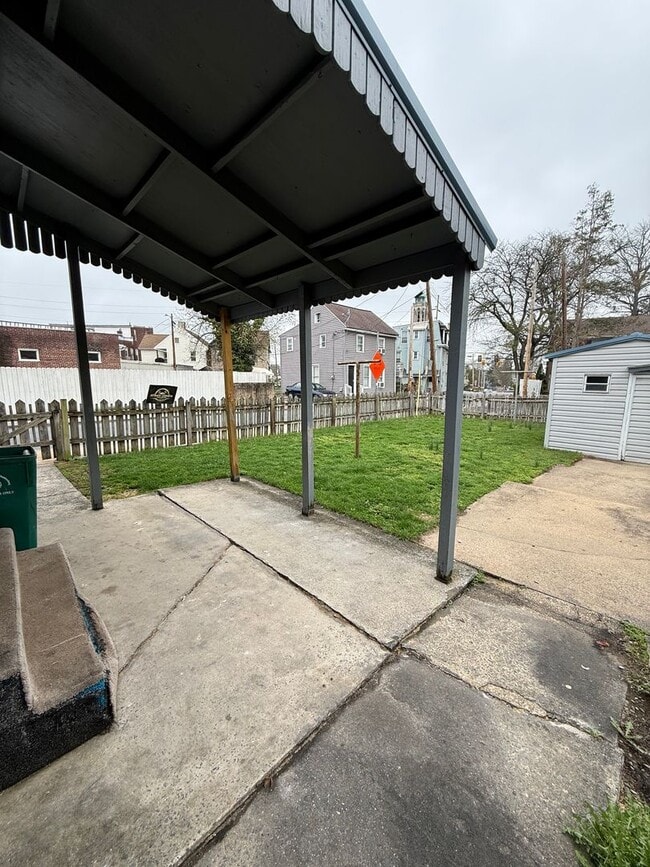 Building Photo - 133 E Commerce St