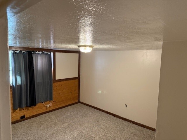 Building Photo - 498 Fern Dr