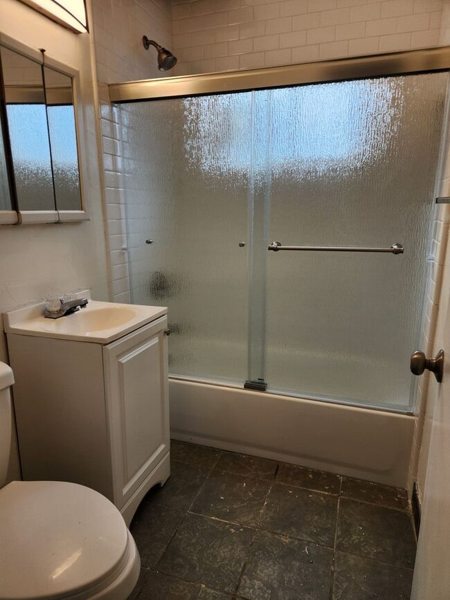 Building Photo - Remodeled 2 Bedroom Condo