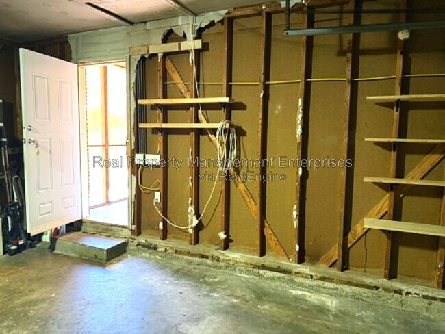Building Photo - 2301 N Warren Ave