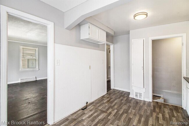 Building Photo - 22510 Frisbee St