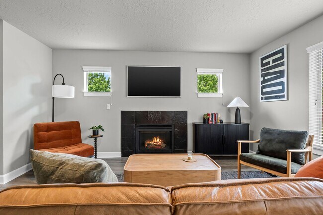 Building Photo - Beautiful SE Bend Home | Spacious Floorplan | Fenced Backyard | Near Parks & Trails